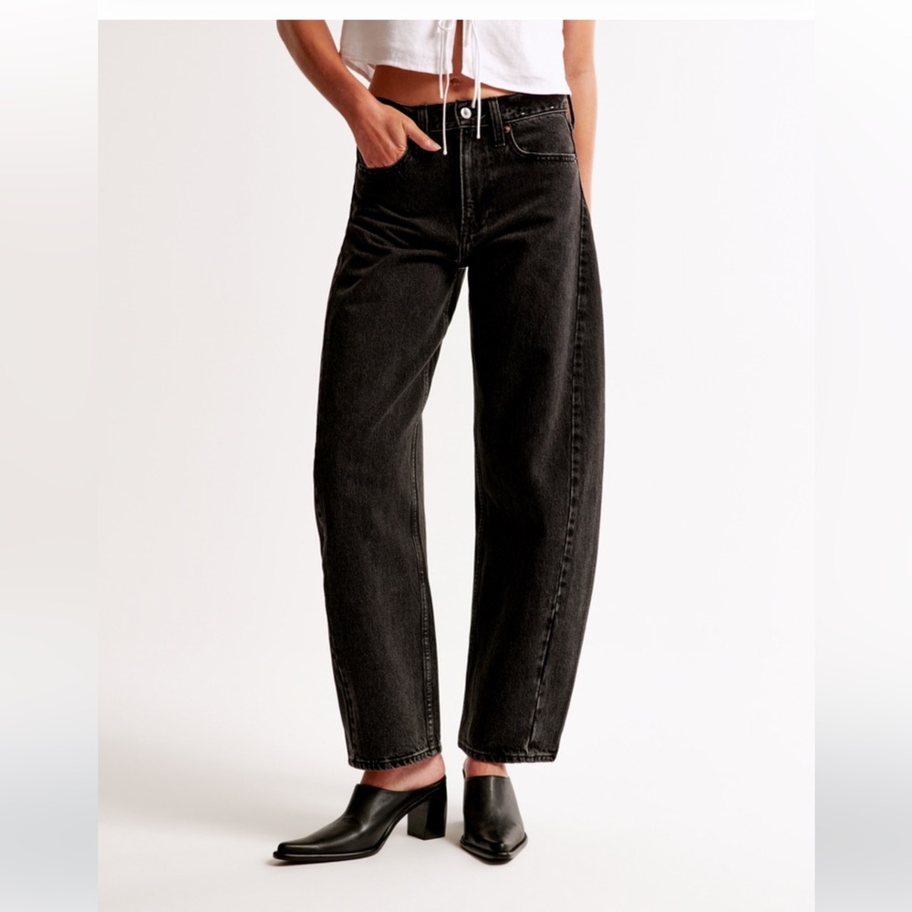 TAGS ON abercrombie black barrel jeans